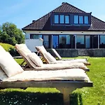 Hochwertige Mit Sonnenterrasse & Gartenblick, Nur Wenige Gehminuten Zum * Scharbeutz