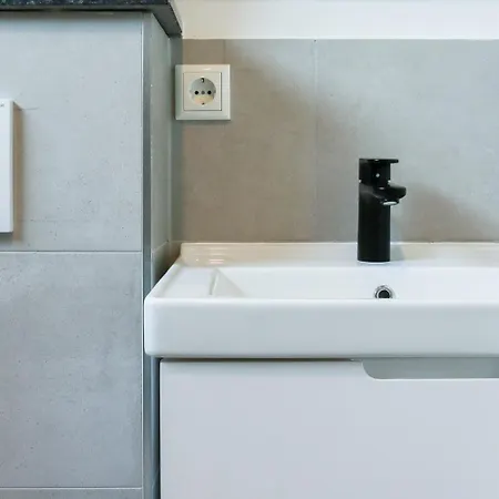 Hochwertige Mit Sonnenterrasse & Gartenblick, Nur Wenige Gehminuten Zum *