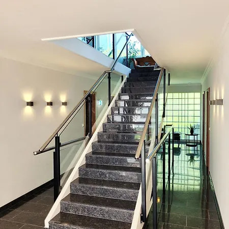 Hochwertige Mit Sonnenterrasse & Gartenblick, Nur Wenige Gehminuten Zum 샬베우츠