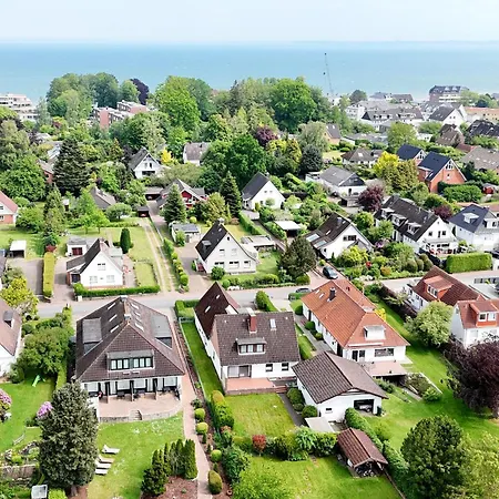 Hochwertige Mit Sonnenterrasse & Gartenblick, Nur Wenige Gehminuten Zum * Scharbeutz