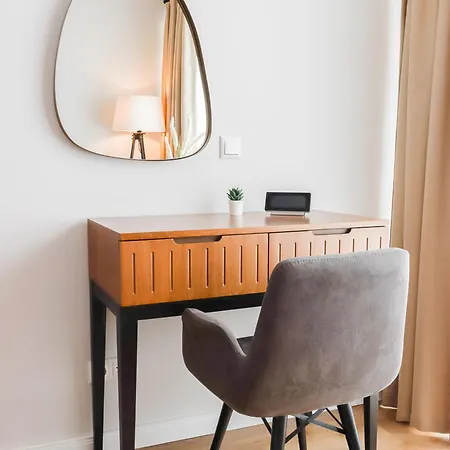 Hochwertige Mit Sonnenterrasse & Gartenblick, Nur Wenige Gehminuten Zum 샬베우츠