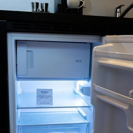 Hochwertige Mit Sonnenterrasse & Gartenblick, Nur Wenige Gehminuten Zum 아파트 샬베우츠