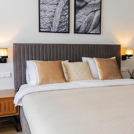 Hochwertige Mit Sonnenterrasse & Gartenblick, Nur Wenige Gehminuten Zum 아파트 샬베우츠