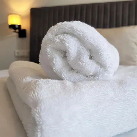 Hochwertige Mit Sonnenterrasse & Gartenblick, Nur Wenige Gehminuten Zum * 샬베우츠